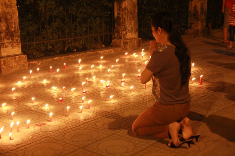 Nguoi dan van quy lay bai vong Dai tuong tu Ha Noi hinh anh