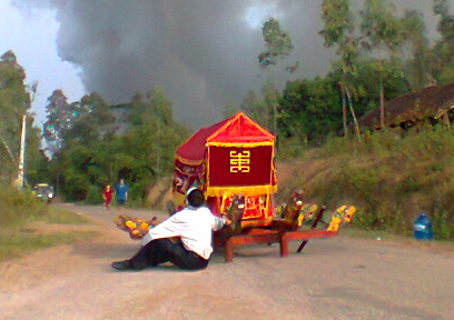 Em trai trong quan tai anh o Phu Tho chi biet ngoi khoc hinh anh