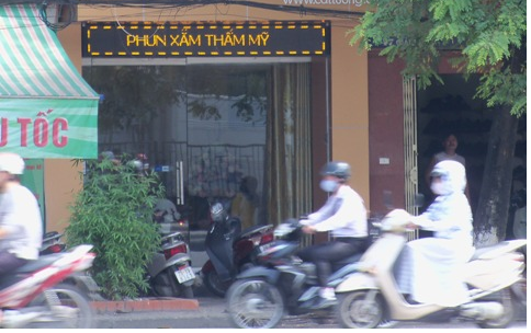 Tham my vien lam chet nguoi, nem nan nhan xuong song hinh anh