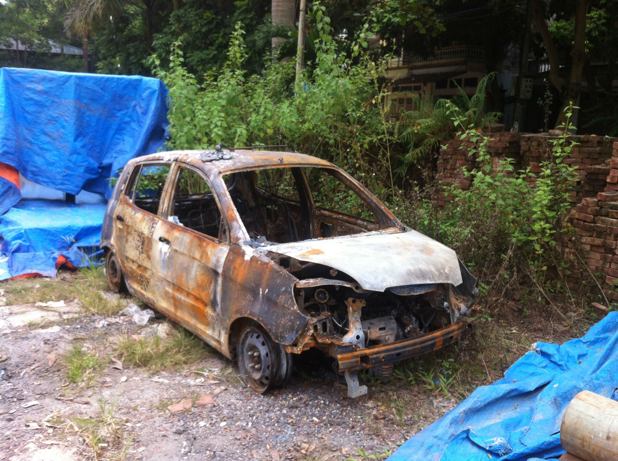 Nhom 9X lot quan ao tai xe, dot xe taxi sa luoi hinh anh