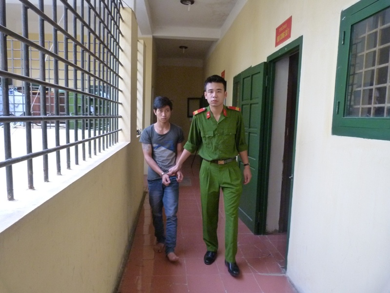 Nam sinh bi dam chet o tiem internet hinh anh