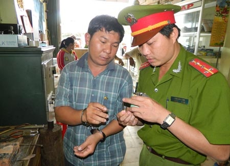 Pha duong day san xuat, mua ban vang gia so luong lon hinh anh