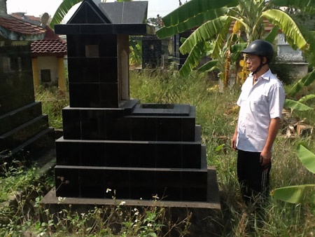 'Cau Thuy' bi bat, ca lang hoang mang ve nhung ngoi mo hinh anh