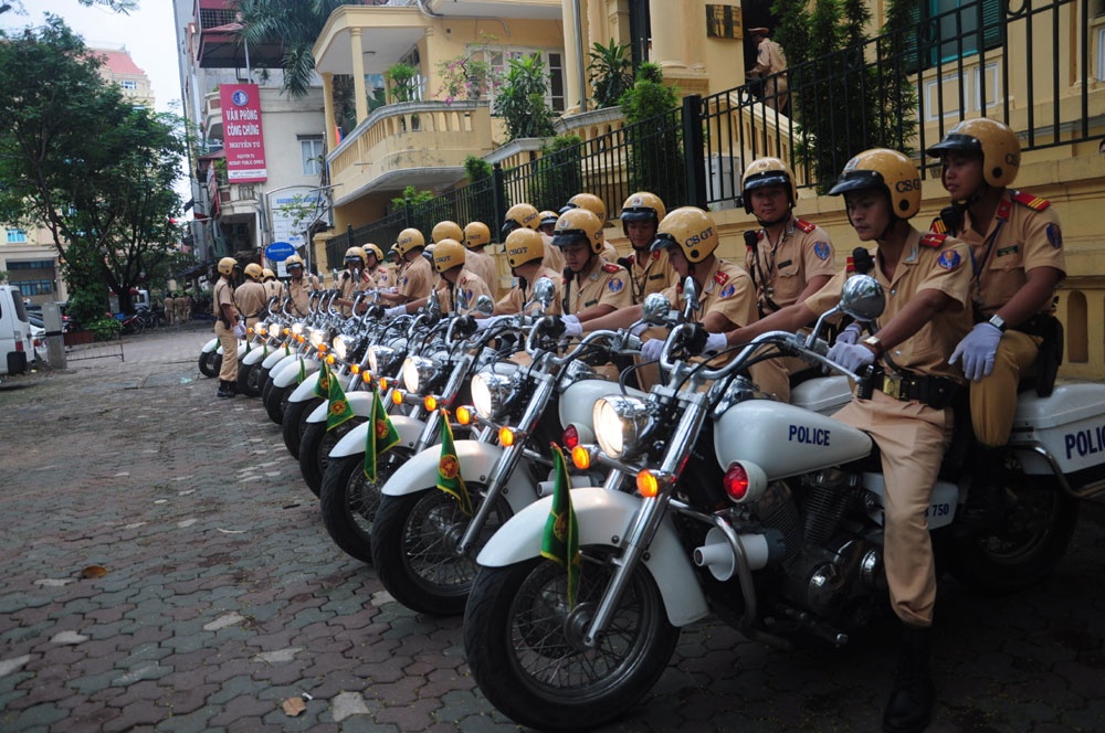 Ha Noi tung 600 canh sat chong bao Haiyan hinh anh