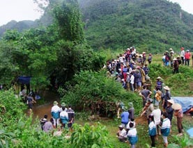 Gia dinh nan nhan vu cuong ghen tung so hung thu quay lai hinh anh