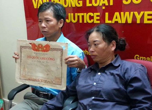 Vo ong Chan ngat o Ha Noi khi tim luat su ho tro phap ly hinh anh