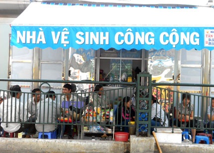 Nha ve sinh tien ty co thanh noi ban tra da? hinh anh