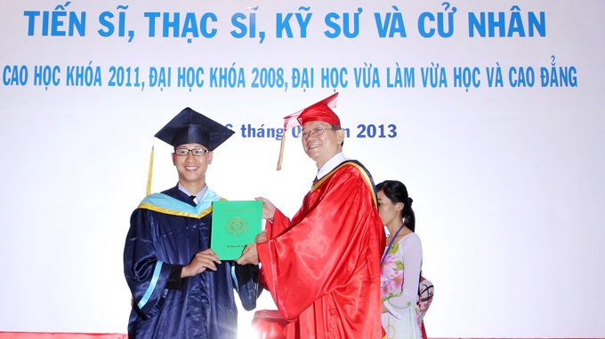 Nhung chang trai 'vuot qua chinh minh' hinh anh
