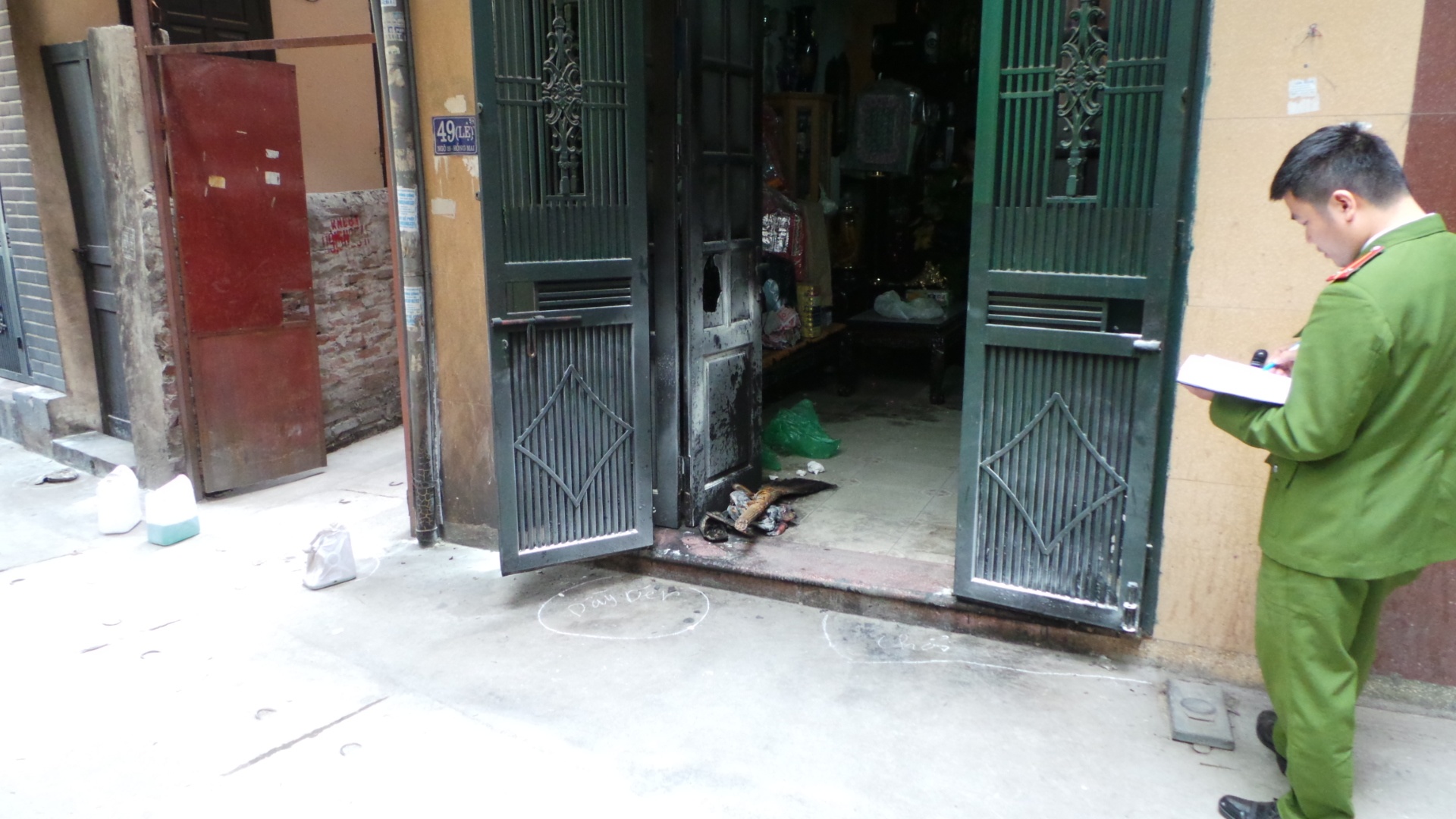 Dang ngu, bi phong hoa dot nha o Ha Noi hinh anh