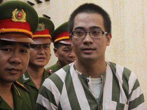 Quan giao ke chuyen trong tu tu Nguyen Duc Nghia hinh anh