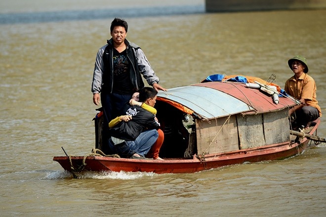 Buc thu dam nuoc mat cua bo chi Huyen hinh anh