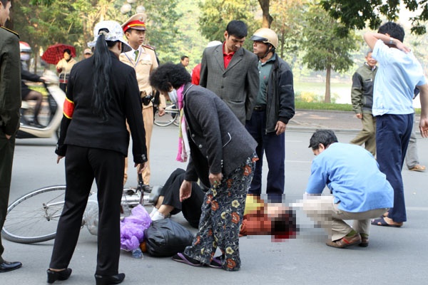 Tai nan ben ho Guom, mot cu gia nguy kich hinh anh