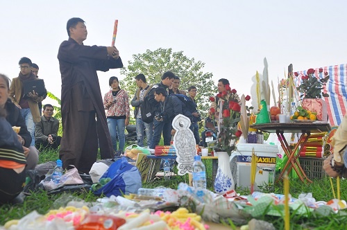 Dung dan te le tim thi the chi Huyen hinh anh