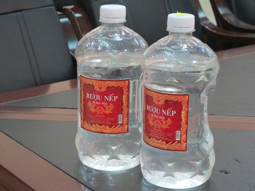 Uong 'Ruou nep 29 Ha Noi', 4 nguoi thiet mang hinh anh