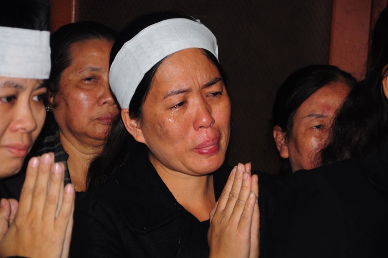 Ngoi mo lap san cho thi the trong dam tang chi Huyen hinh anh