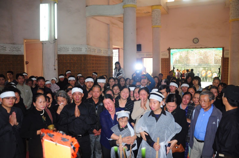 Vo bac si Tuong lang le den vieng chi Huyen hinh anh
