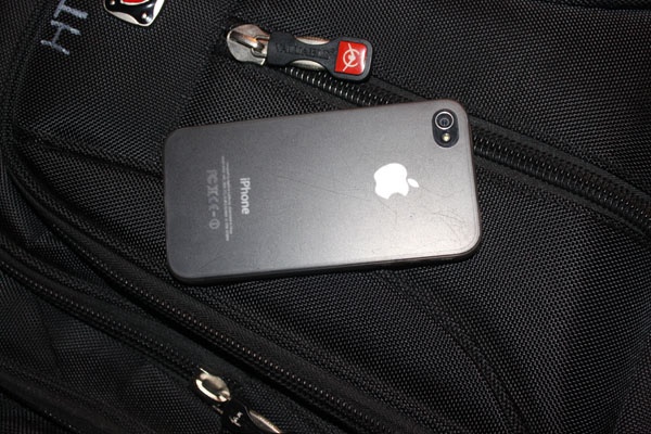 Canh sat 141 truy lung ten cuop iPhone cua nu sinh hinh anh