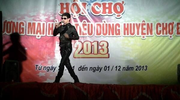 Ca si hoi cho giet nguoi yeu trong con ngao da bi khoi to hinh anh