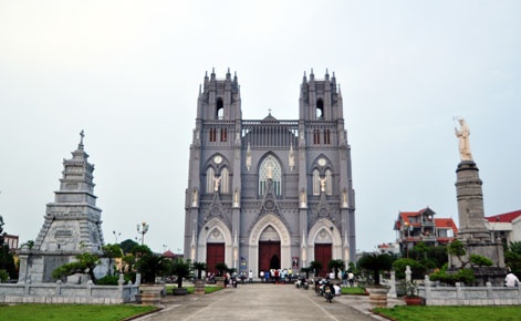 Nhung nha tho Cong giao noi tieng Viet Nam hinh anh