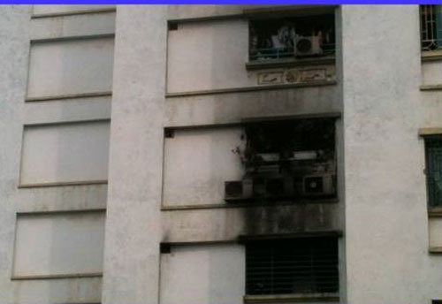 Dan mac ket trong nha chay, sinh vien PCCC ung cuu kip thoi hinh anh