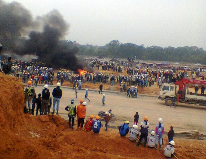 Khoi to vu cong nhan hon chien bao ve o nha may Samsung hinh anh