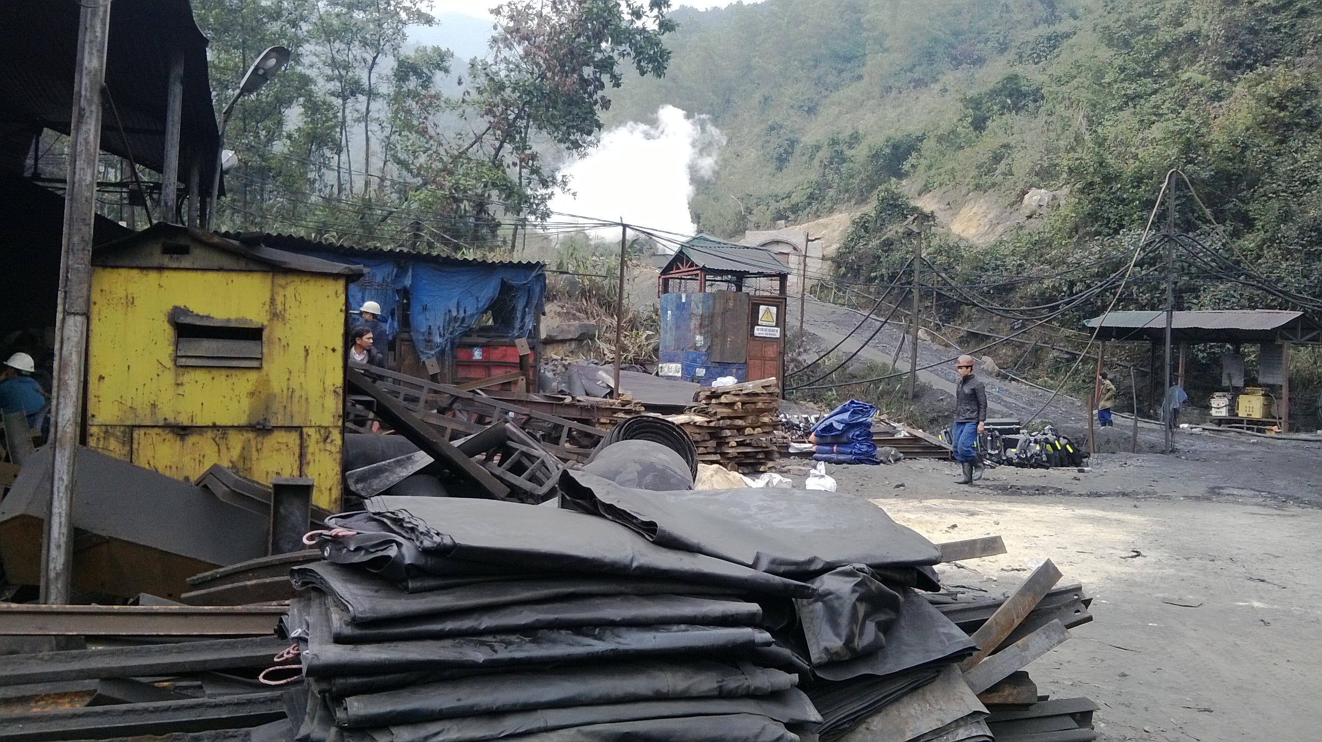 Lo than chay khien 6 nguoi chet van boc khi ngot ngat hinh anh