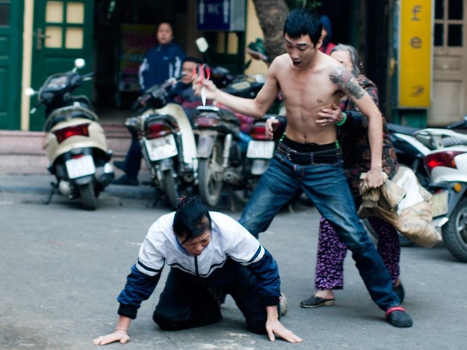 Nguoi bi dam giua pho: ‘Khong dam ke lai voi gia dinh' hinh anh