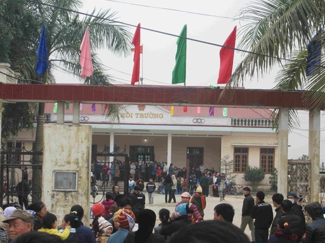 Trieu tap nhieu cong an sau vu nghin nguoi vay chu tich xa hinh anh