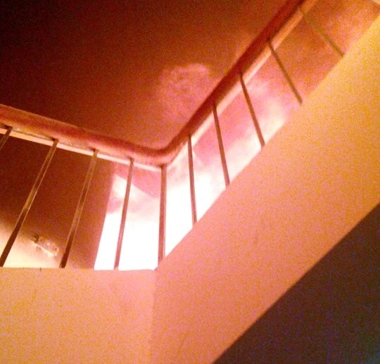 Thap huong ban tho gay hoa hoan lon hinh anh