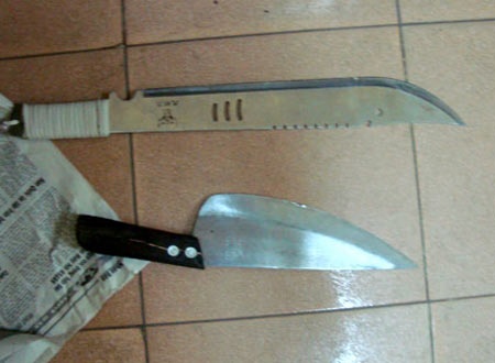 Rut dao truy sat bac si vi nguoi nha khong duoc tiem thuoc hinh anh