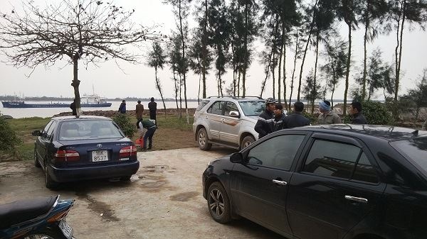 Tau dam o bien Nam Dinh, 4 thuyen vien mat tich hinh anh