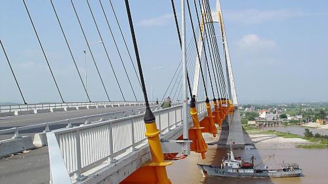 Thoat chet hi huu khi nhay cau tu van o Hai Phong hinh anh