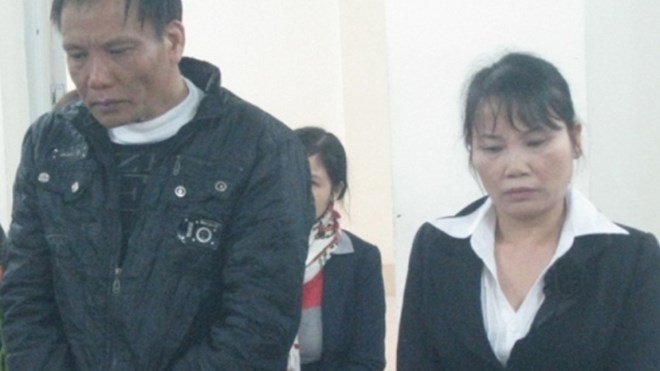 Nghe loi tinh nhan, nem min vao nha hang xom hinh anh