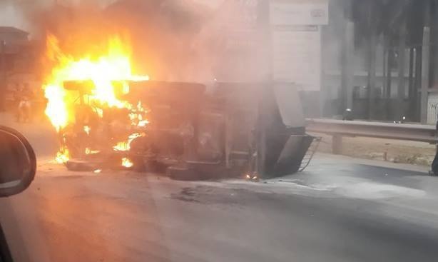 Xe tai lat bung chay, cao toc Thang Long tac nghen hinh anh