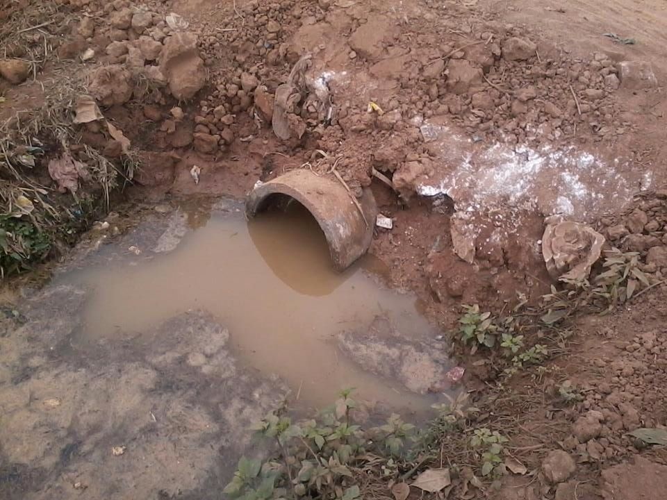 Canh sat lan manh moi phan xuong phi tang duoi cong hinh anh