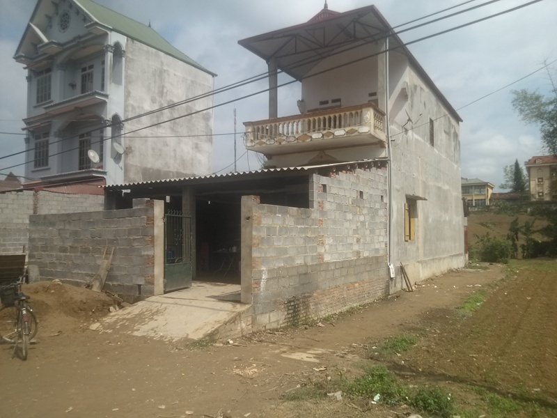 Hai ke giet be trai giau xac duoi giuong bi khoi to hinh anh