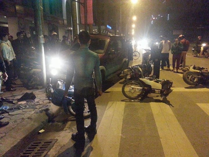 9 nguoi dung cho den do bi o to hat vang tai Ha Noi hinh anh