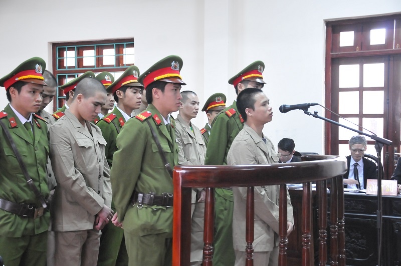 Bi cao vu 'quan tai dieu pho' khai bi ep cung hinh anh