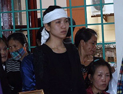 Vo nan nhan vu 'quan tai dieu pho' khoc truoc gio xu hinh anh
