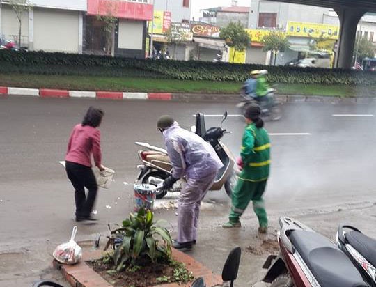 Chiec xe tay ga dot ngot boc chay tren duong hinh anh