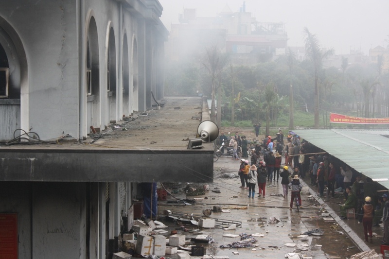 Tieu thuong cho Pho Hien to bi 'ep' vao cho chua hoan thien hinh anh