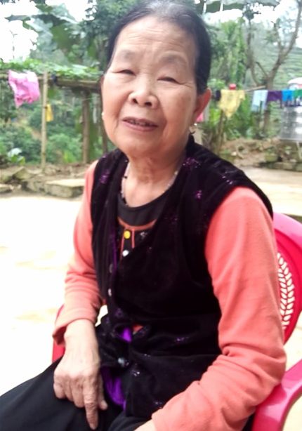 Bà Mai xúc động kể về buổi trưa cháu mình tự tử.