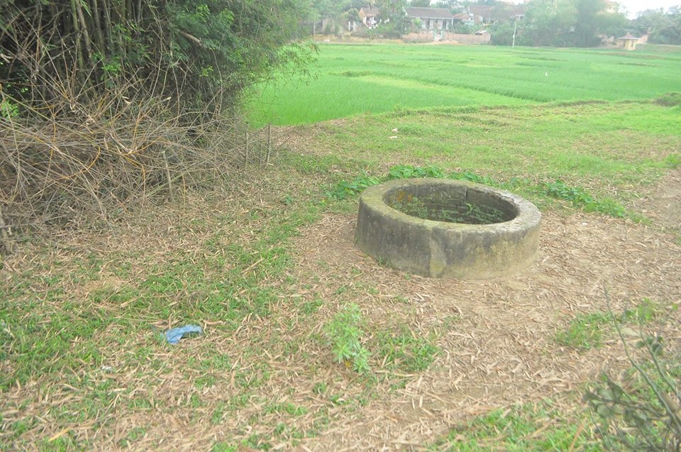 Giếng làng nơi phát hiện thi thể cháu L.