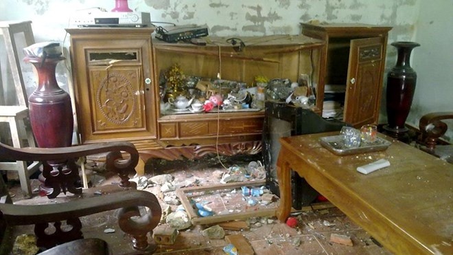 Bi pha nha, dot xe, truong cong an xa xin nghi viec hinh anh