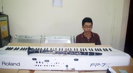 Sinh vien nghe thuat trom dan tri gia tram trieu hinh anh