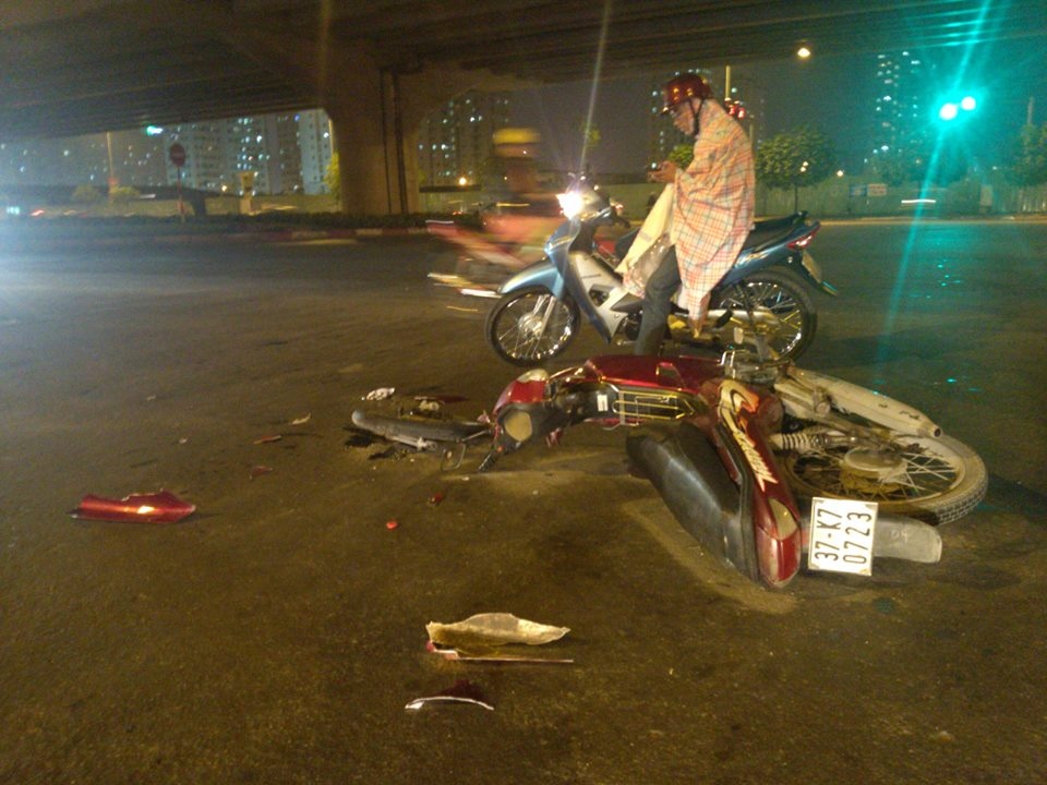 Tong truc dien oto, xe may vang banh ra ngoai hinh anh