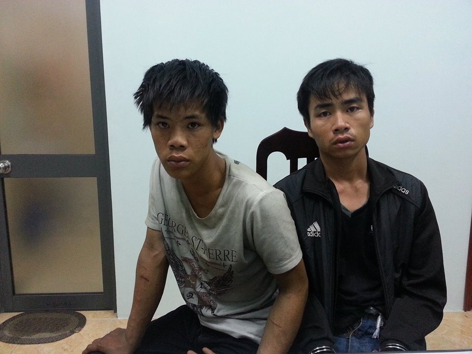 Hai ban tu ru nhau di cuop day chuyen vang hinh anh