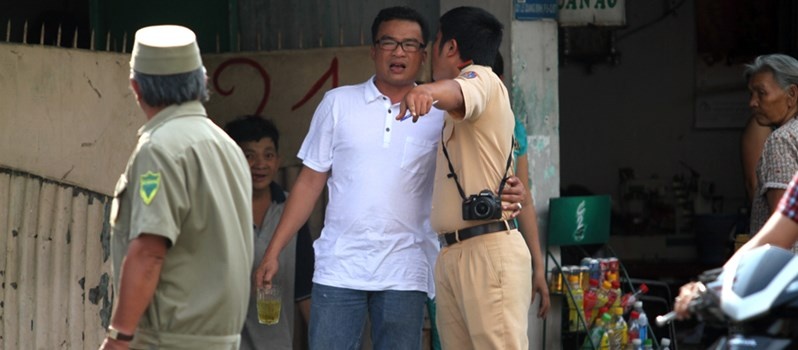 Gay tai nan roi tu xung la cong an de bo tron o Sai Gon hinh anh