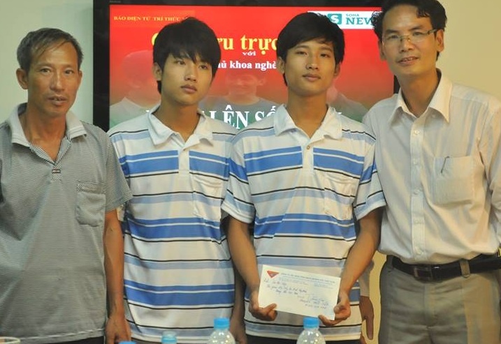 Pho giam doc chuyen giup do thi sinh ngheo do DH hinh anh