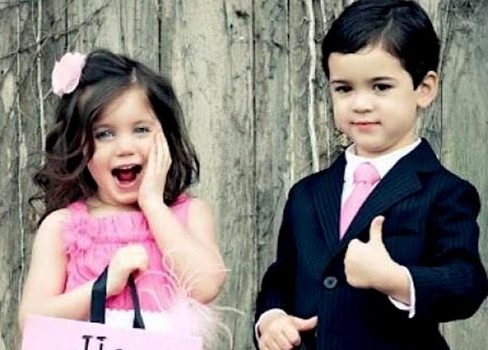 Nu sinh lop 5 mo dich vu.... viet thu tinh thue hinh anh